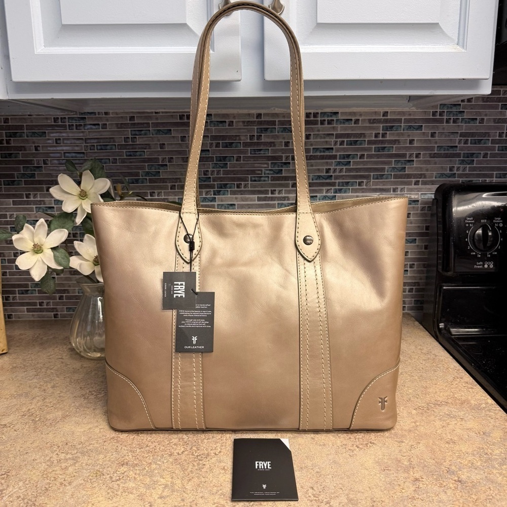 New with tags Frye Melissa Shopper tote Light Bronze